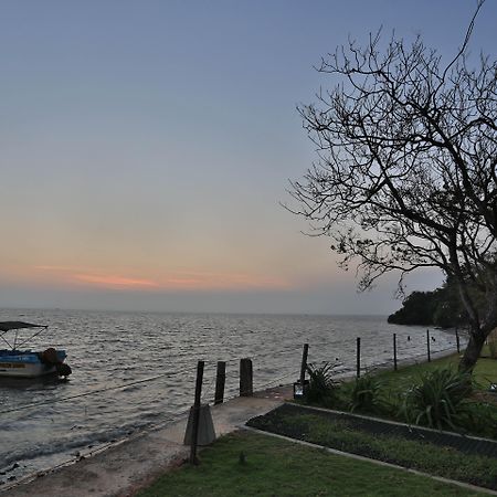 Regenta Arie Lagoon Negombo Kültér fotó